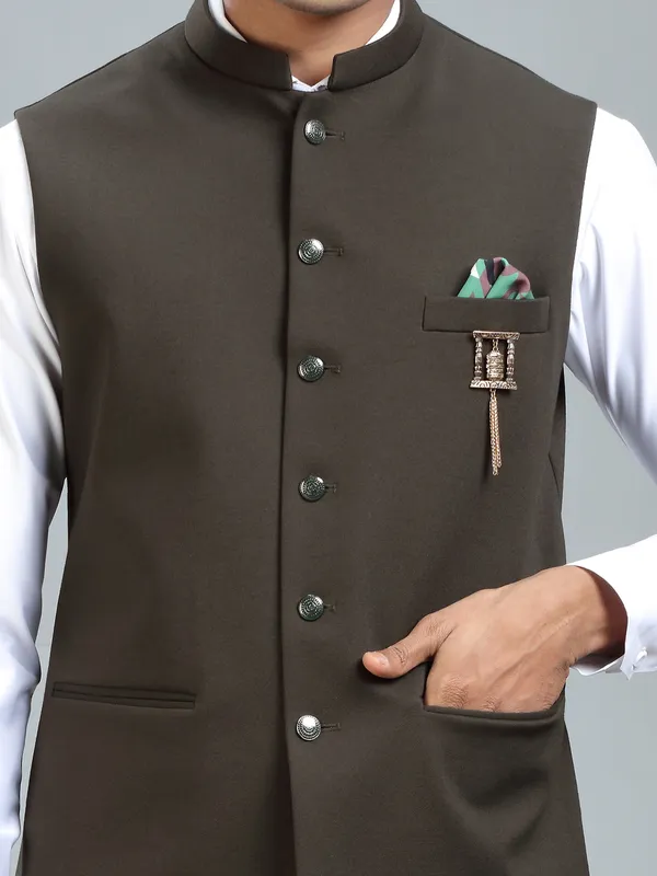 Great impression with green waistcoat for men