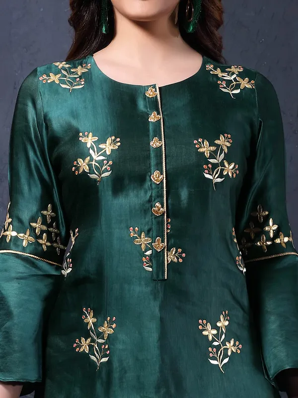 Green colored round neck cotton silk kurti