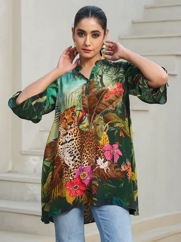 Green crepe top for women