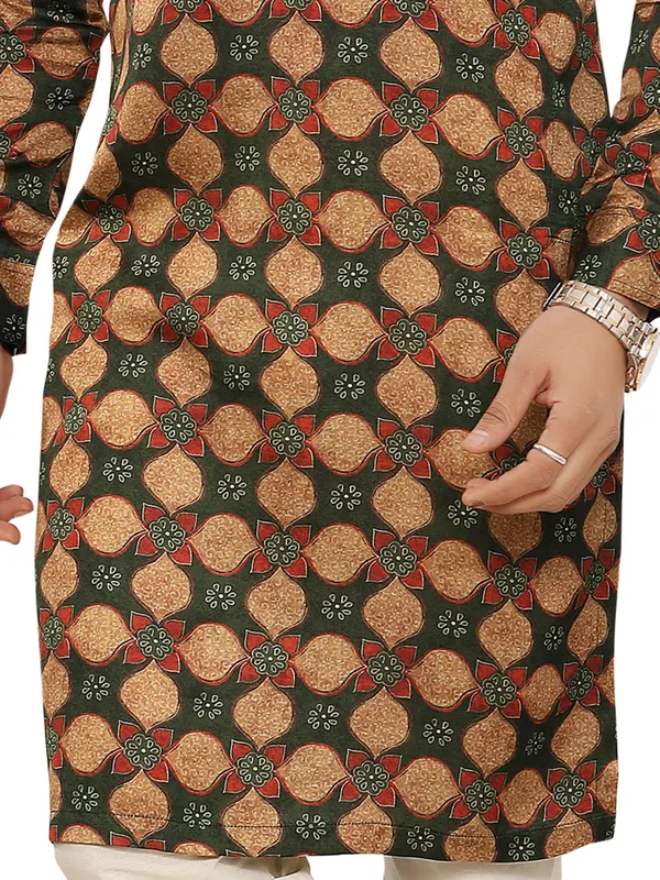 Green kurta in stylish print pattern