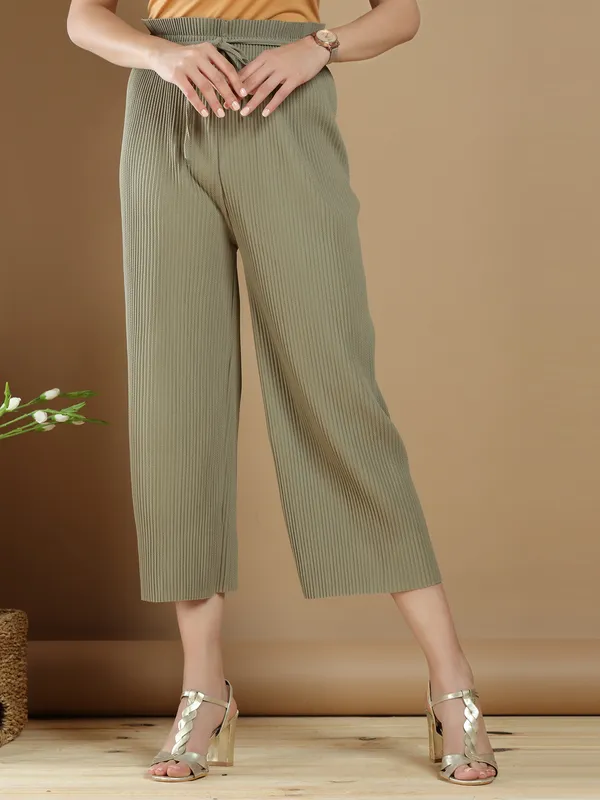 Green lycra palazzo pant for casual look