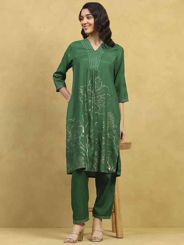 Green silk kurti set for women with printed