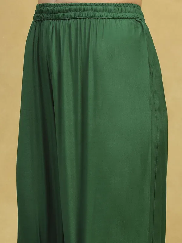 Green silk kurti set for women with printed