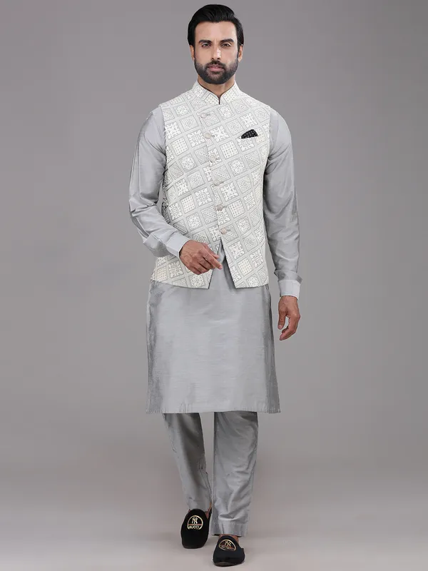 Grey chikan waistcoat set in silk