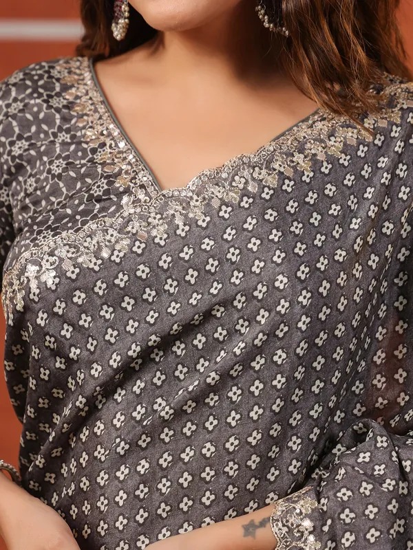Grey printed saree in muslin for festive wear