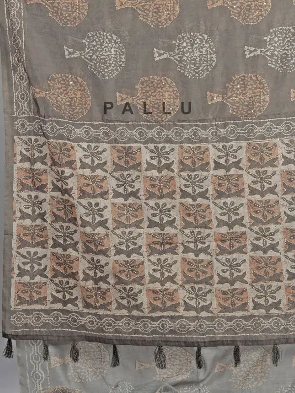 Grey printed saree in semi cotton