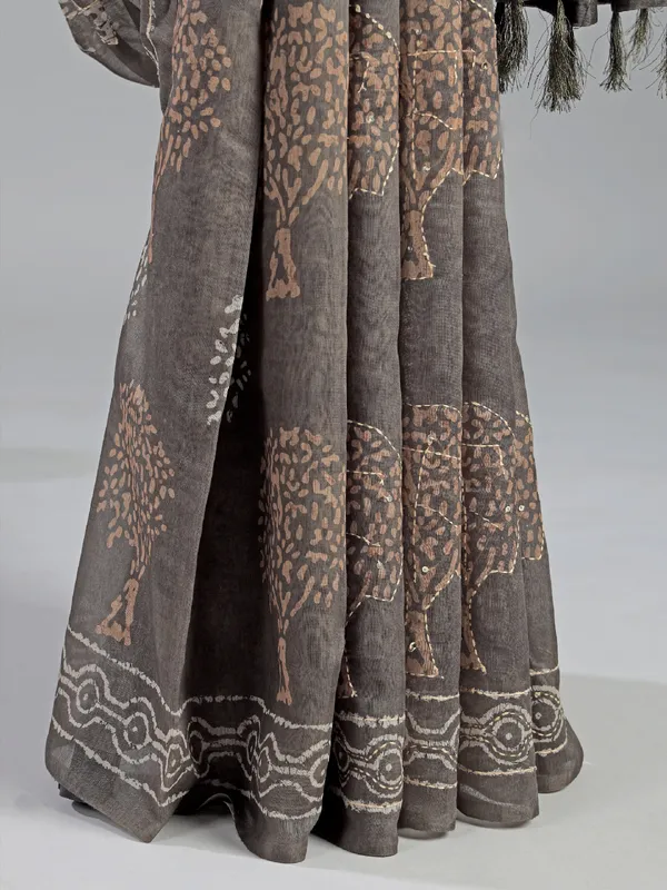 Grey printed saree in semi cotton