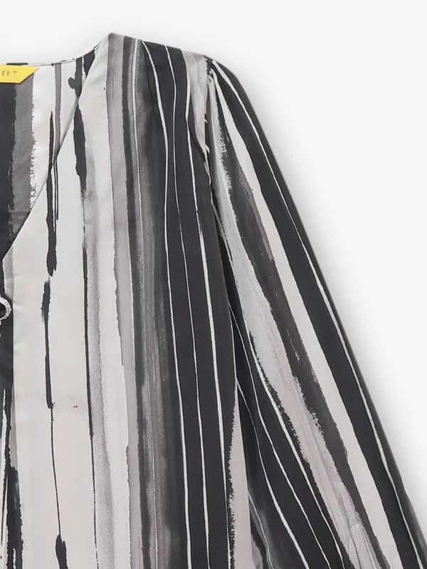 Grey printed V neck top in linen