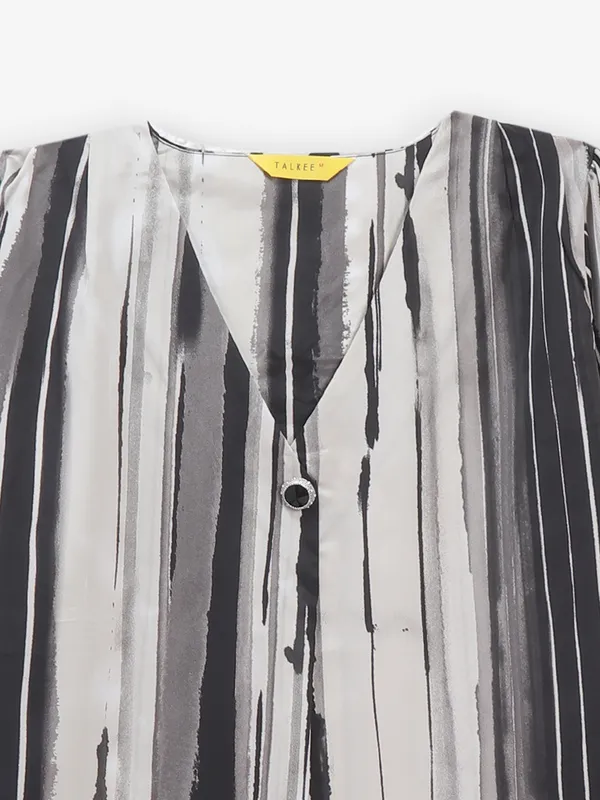 Grey printed V neck top in linen