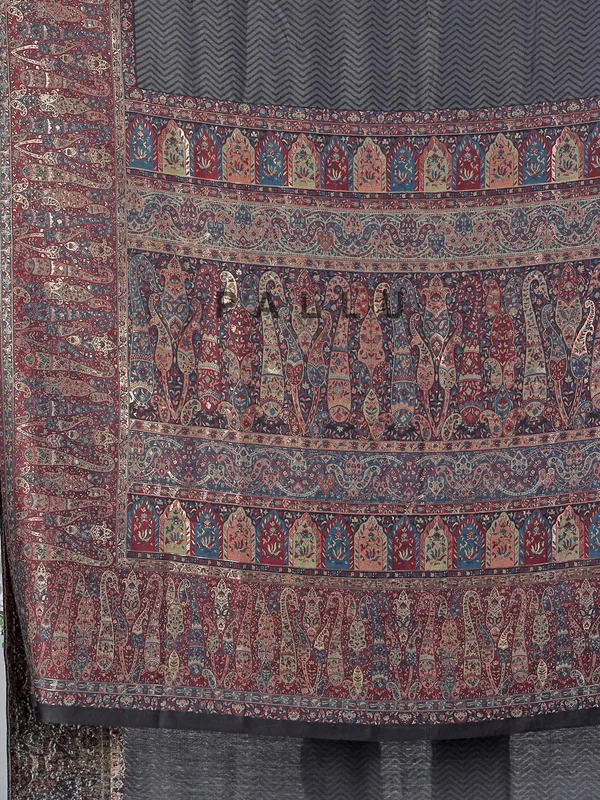 Grey silk saree with zig zag print and contrast border