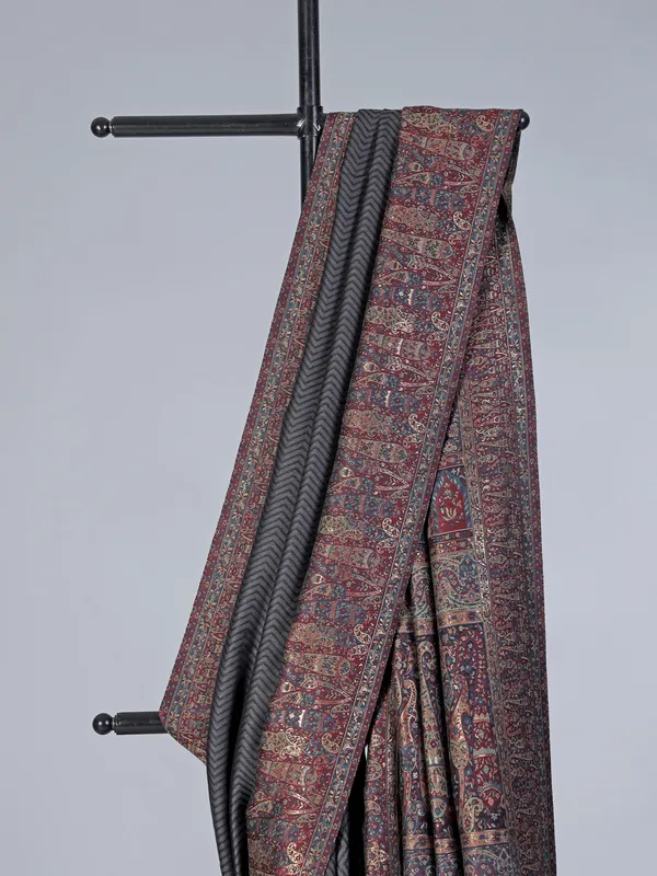 Grey silk saree with zig zag print and contrast border