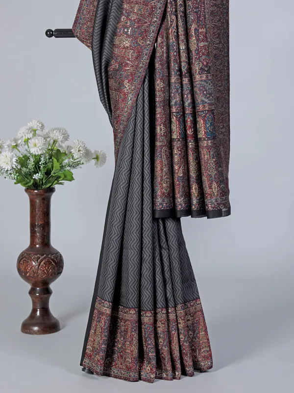 Grey silk saree with zig zag print and contrast border