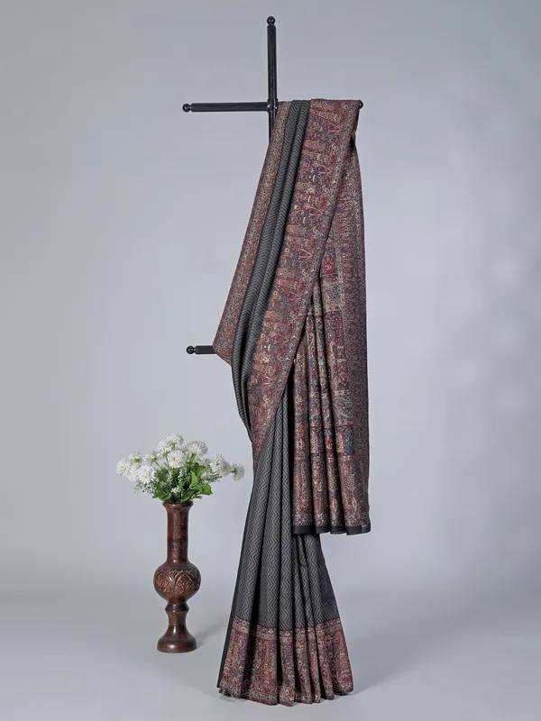 Grey silk saree with zig zag print and contrast border