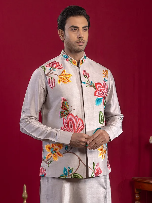 Grey silk waistcoat set with embroidery