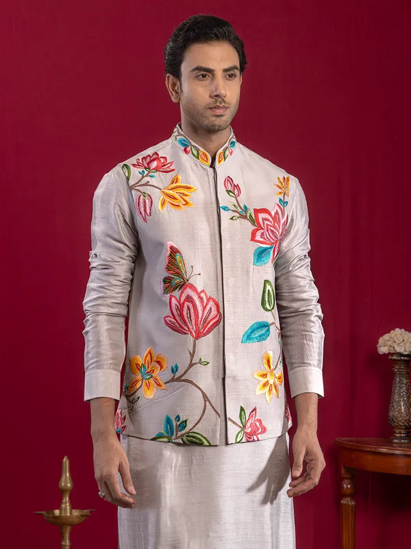 Grey silk waistcoat set with embroidery