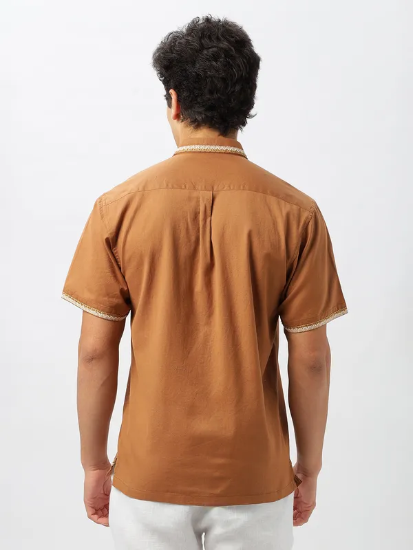HAMPTONS light brown embroideried casual wear shirt