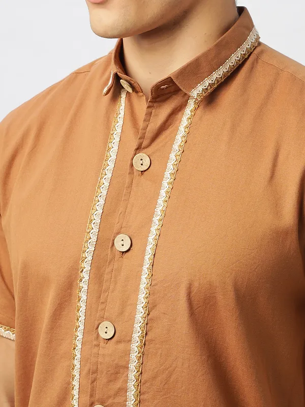 HAMPTONS light brown embroideried casual wear shirt