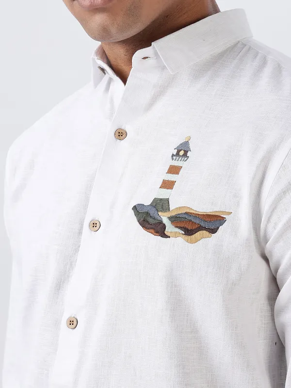 HAMPTONS white casual shirt in embroidery design