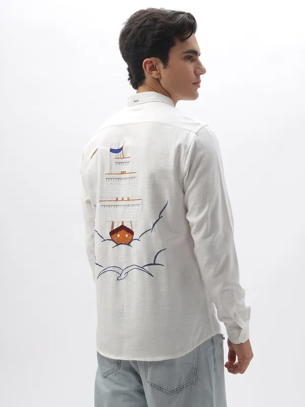 HAMPTONS white embroideried design casual shirt
