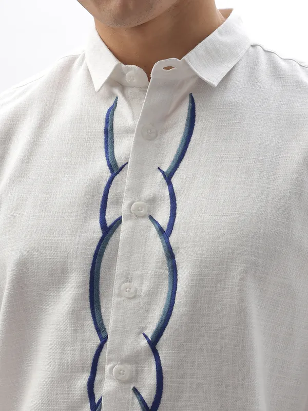 HAMPTONS white embroideried design casual shirt
