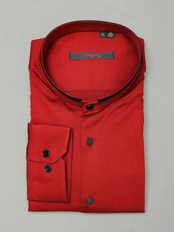 I Party maroon hue solid stand colar shirt