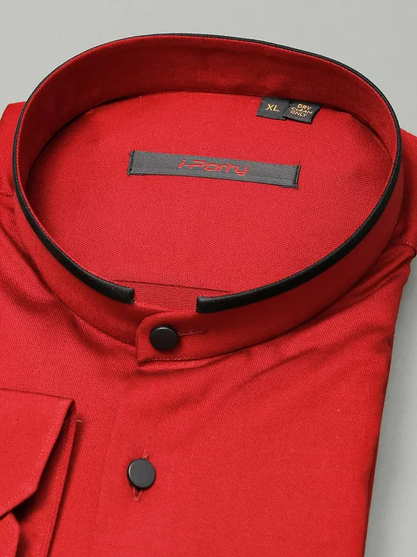 I Party maroon hue solid stand colar shirt