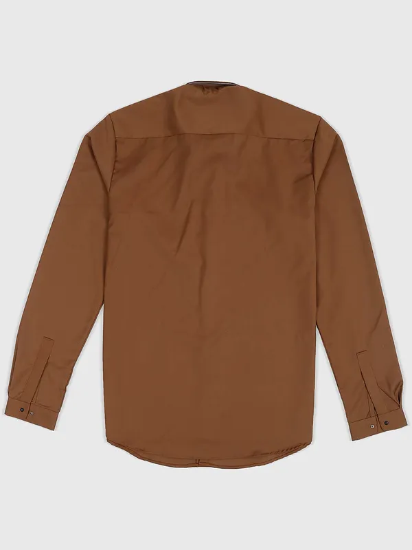 I Real basic brown hued shirt