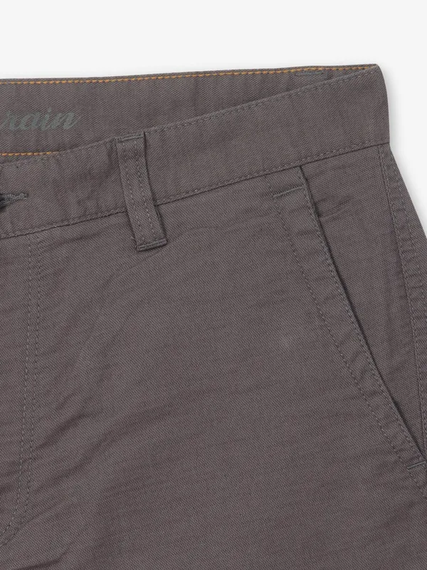 INDIAN TERRAIN grey cotton solid trouser for men