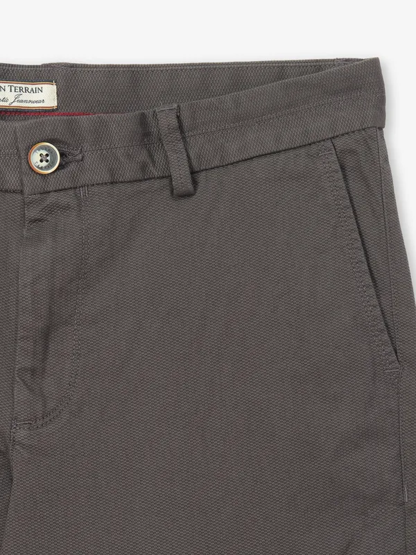 INDIAN TERRAIN grey textured slim fit trouser for mens