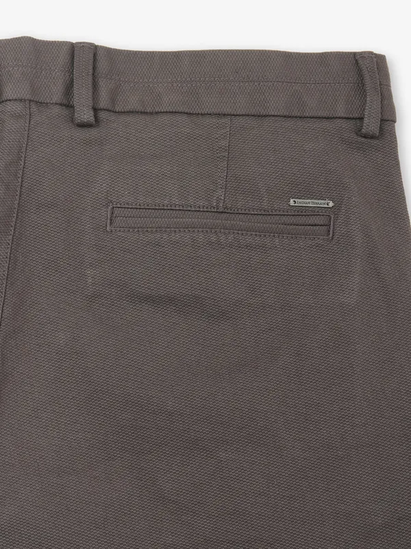INDIAN TERRAIN grey textured slim fit trouser for mens