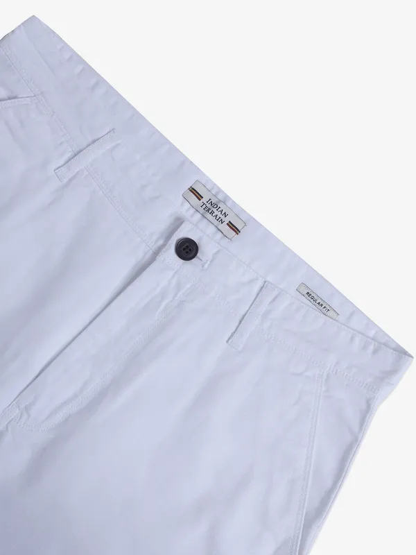 INDIAN TERRAIN white solid regular fit shorts