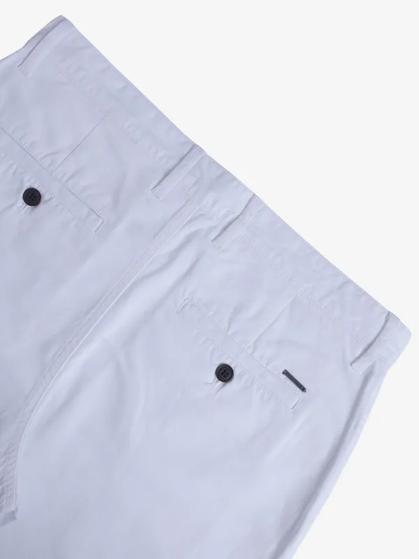 INDIAN TERRAIN white solid regular fit shorts