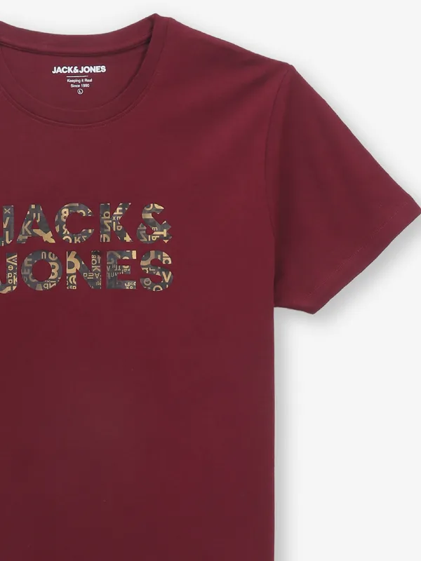 JACK & JONES brand name maroon t-shirt