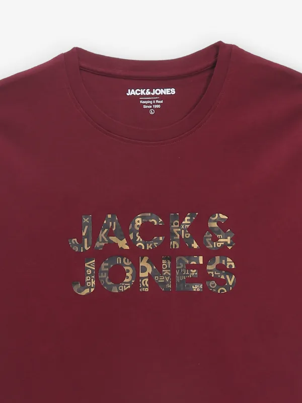 JACK & JONES brand name maroon t-shirt