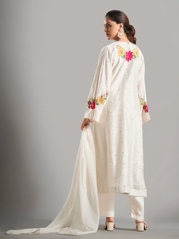 Latest off-white silk salwar suit