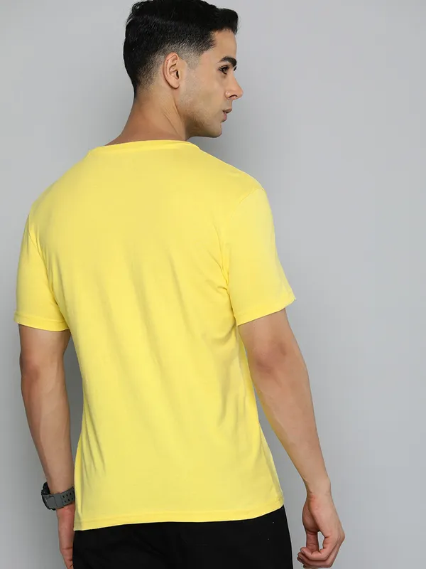 Levis cotton yellow t shirt