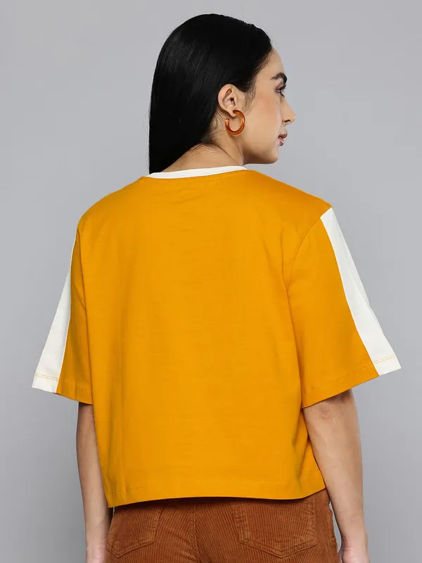 LEVIS mustard yellow cotton t-shirt with round neck