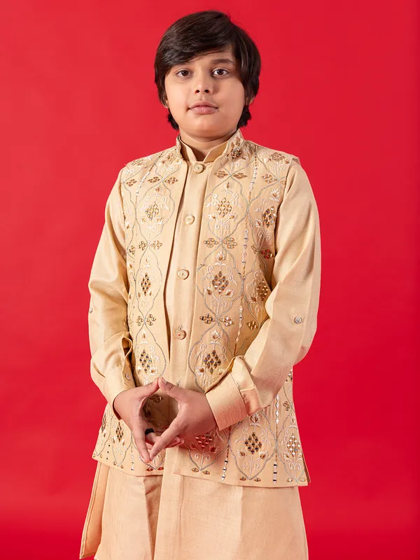 Light brown waistcoat set with embroidey embellishment