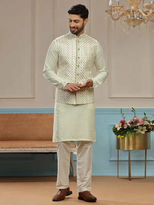 Light green wedding waistcoat set in silk