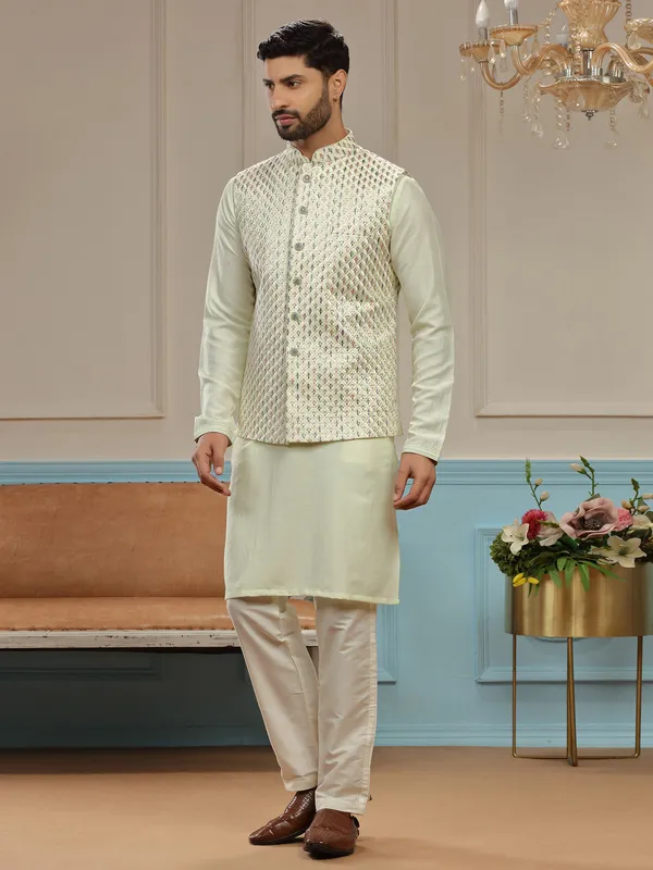 Light green wedding waistcoat set in silk
