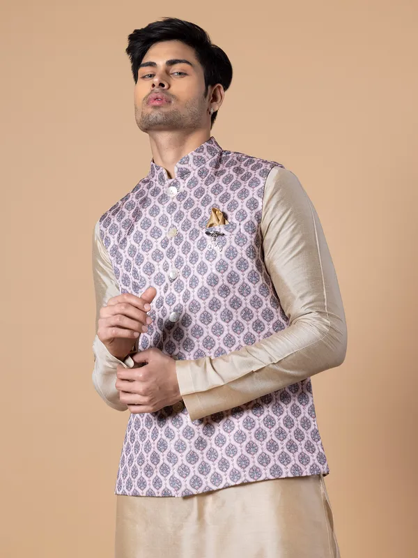 Light pink silk waistcoat set in printed pattern
