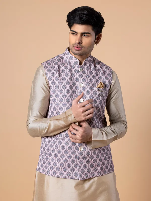 Light pink silk waistcoat set in printed pattern