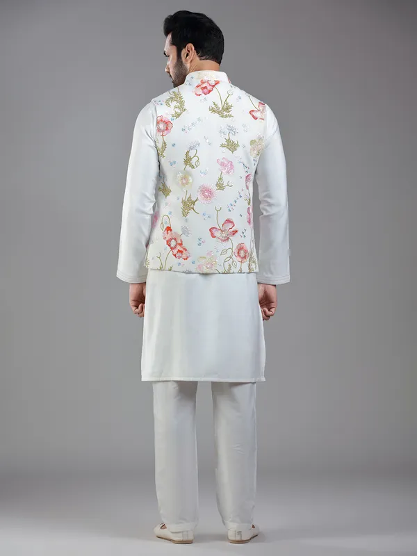 Luxurious cream waistcoat set for ethnic charm