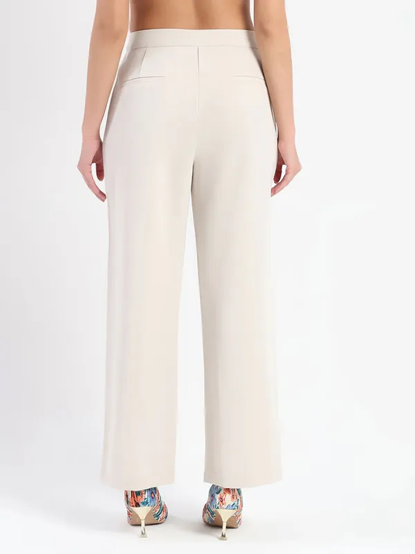 MADAMEbeige solid shynthetics pant