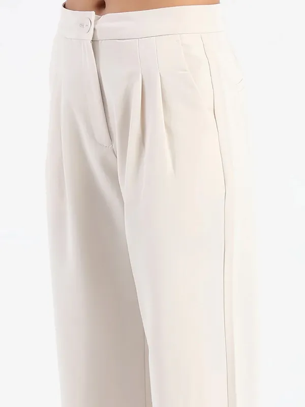 MADAMEbeige solid shynthetics pant