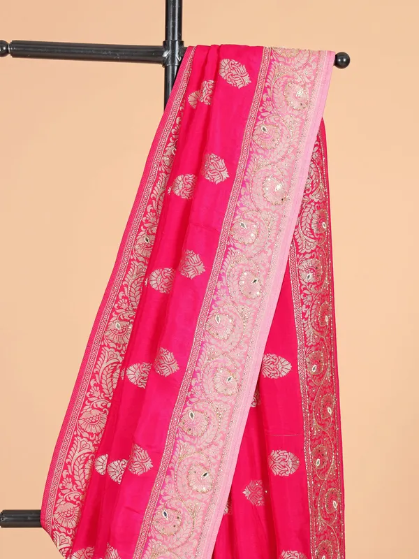 Magenta banarasi silk saree with attractive pallu