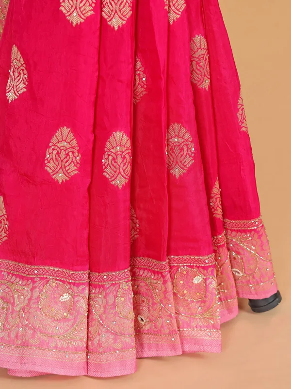Magenta banarasi silk saree with attractive pallu