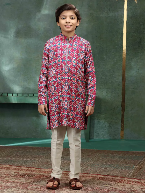 Magenta bhandej style printed kurta suit for boys