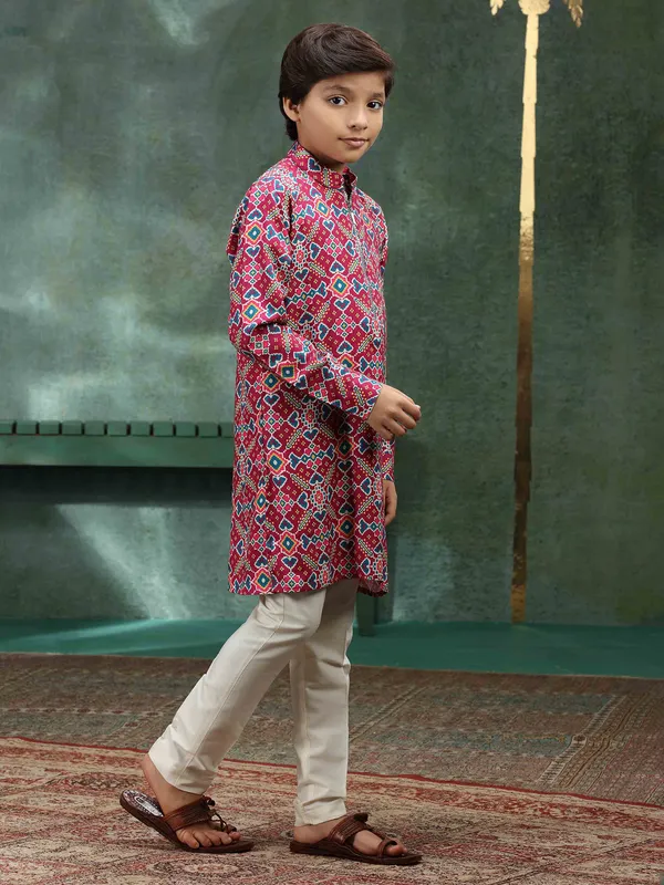 Magenta bhandej style printed kurta suit for boys