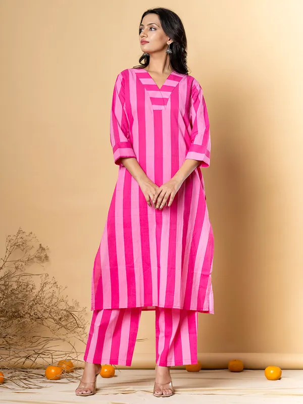 Magenta cotton printed kurti set for women